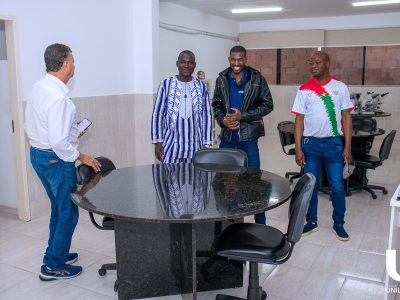 07-07-2025_Visita_da_Embaixada_de_Burkina_Faso_fortalece_parcerias_na_Unilagos (8)