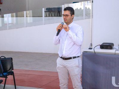 12-09-2025_Curso_de_Medicina_recebe_palestra_de_professores (11)