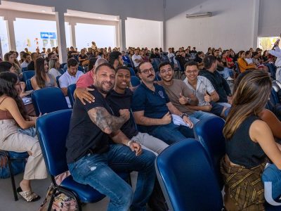 12-09-2025_Curso_de_Medicina_recebe_palestra_de_professores (12)