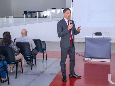 12-09-2025_Curso_de_Medicina_recebe_palestra_de_professores (7)