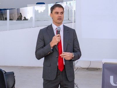 12-09-2025_Curso_de_Medicina_recebe_palestra_de_professores