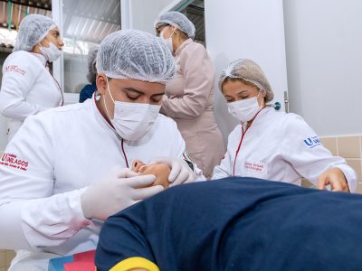 Projeto de extensão leva atendimento odontológico a crianças de São Vicente