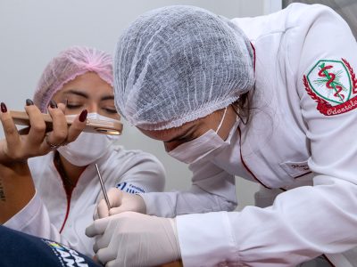 Projeto de extensão leva atendimento odontológico a crianças de São Vicente