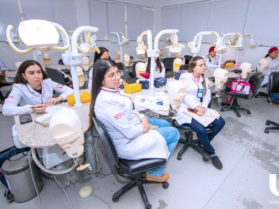 26-05-2025_III_Jornada_Odontológica_de_Araruama_reúne_estudantes_e_profissionais (149)