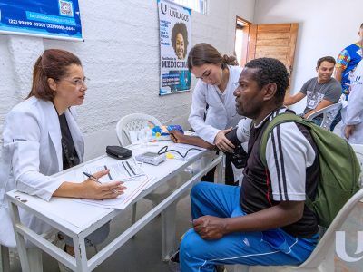 27-10-2025_Unilagos_participa_da_ação_Igreja_Aberta_Outubro_Rosa (10)