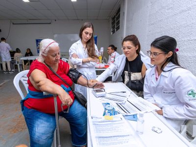 27-10-2025_Unilagos_participa_da_ação_Igreja_Aberta_Outubro_Rosa (40)