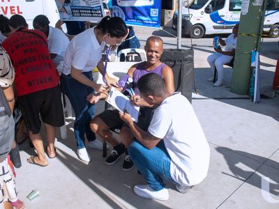 30-03-2025_Movimento_Saúde_leva_cuidado_e_informação_à_comunidade_na_Praça_Mataruna (26)