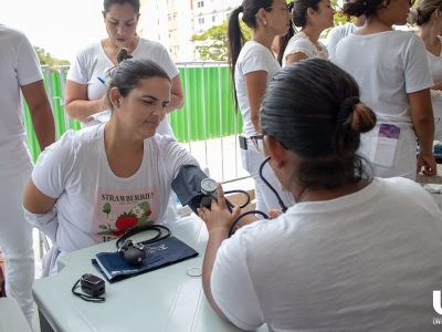 Alunos-de-Enfermagem-fazem-ação-no-Dia-Internacional-da-Mulher (11)