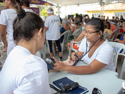 Alunos-de-Enfermagem-fazem-ação-no-Dia-Internacional-da-Mulher (12)