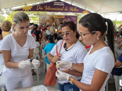 Alunos-de-Enfermagem-fazem-ação-no-Dia-Internacional-da-Mulher (14)