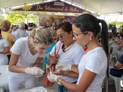 Alunos-de-Enfermagem-fazem-ação-no-Dia-Internacional-da-Mulher (15)