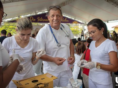 Alunos-de-Enfermagem-fazem-ação-no-Dia-Internacional-da-Mulher (23)
