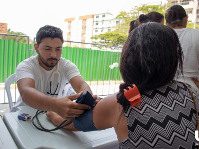 Alunos-de-Enfermagem-fazem-ação-no-Dia-Internacional-da-Mulher (24)