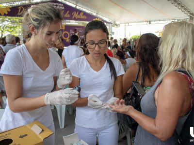 Alunos-de-Enfermagem-fazem-ação-no-Dia-Internacional-da-Mulher (32)