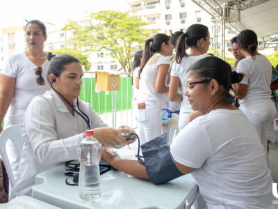 Alunos-de-Enfermagem-fazem-ação-no-Dia-Internacional-da-Mulher (6)