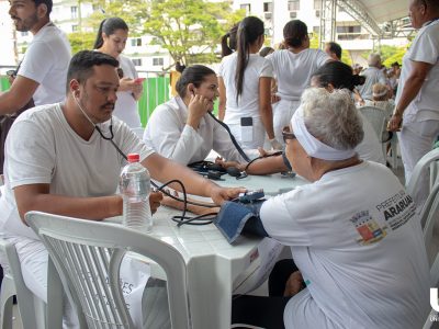 Alunos-de-Enfermagem-fazem-ação-no-Dia-Internacional-da-Mulher (8)